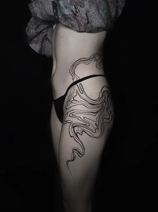 abstract blackwork fine lines on woman hip