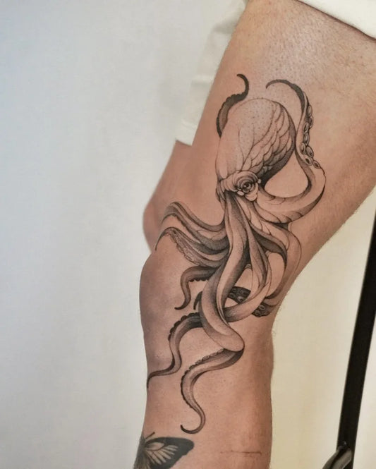 Big Black and Grey Octopus Tattoo on Men Thigh by @vinicioslira