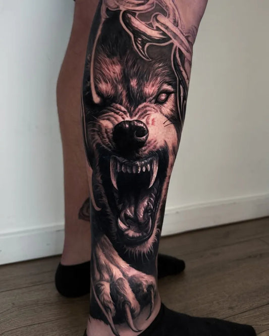 Big Black and Grey Wolf on Men Leg Tattoo by @rimen_tattoo