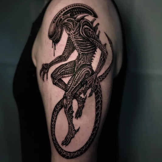 Big Blackwork Alien Tattoo on Men Arm by @rinthlandtattoo