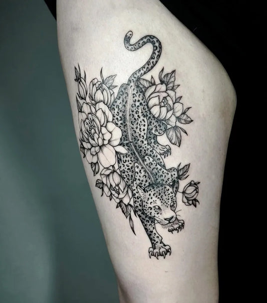 Big Blackwork Leopard and Roses on Women Thigh Tattoo by @deadvenomtattoo