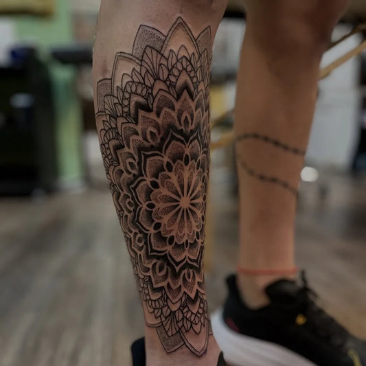 Big Blackwork Mandala Tattoo on Women Leg by @arielpintostattoo
