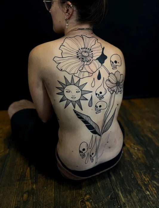 Big Blackwork Poppy Sun and Skulls on Women Back Tattoo by @capitaineplum