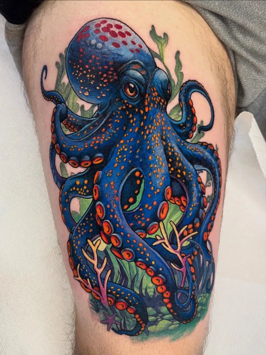 Big Color Realism Blue Ringed Octopus Tattoo on Men Thigh by @clumsysurgeon