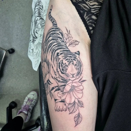 Big Neo Traditional Tiger with Flowers on Women Thigh Tattoo by @kellybrowntattoos
