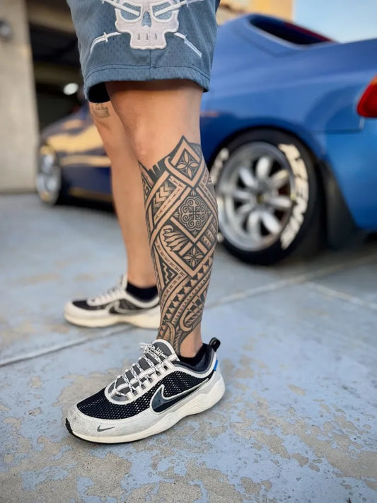 Big Polynesian Geometric Pattern Tattoo on Men Thigh by @kiwi.burt
