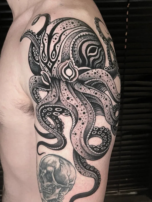 Big Polynesian Octopus Skull Tattoo on Men Shoulder by @kayronloureiro