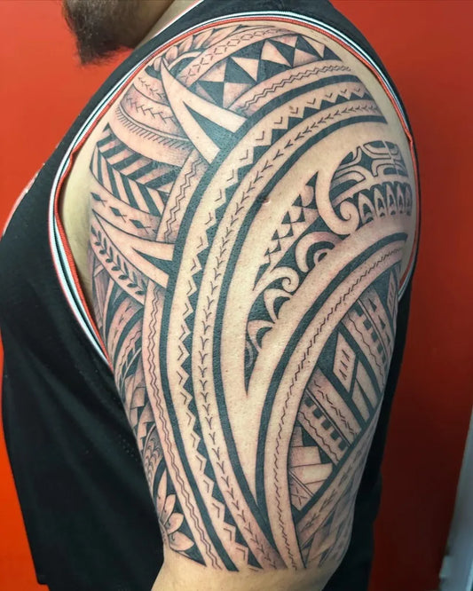 Big Polynesian Tribal Patterns Tattoo on Men Upper Arm by @vaga_ink
