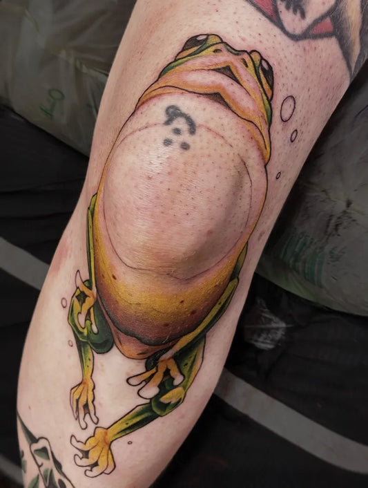 Big Realism Frog Tattoo on Men Knee by @ohblacktattoo
