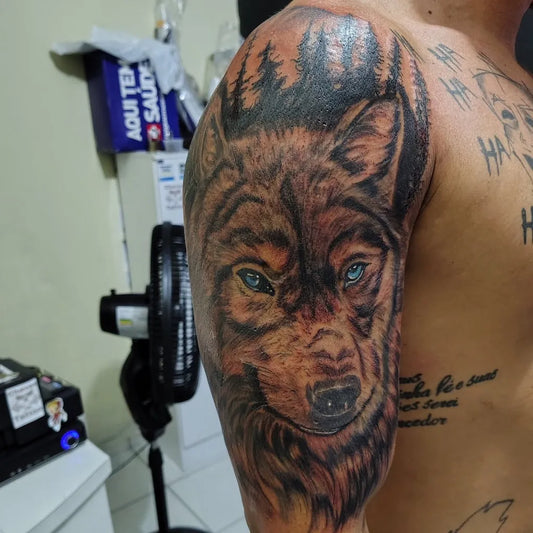 Big Realistic Wolf on Men Arm Tattoo by @chaves_tattooart