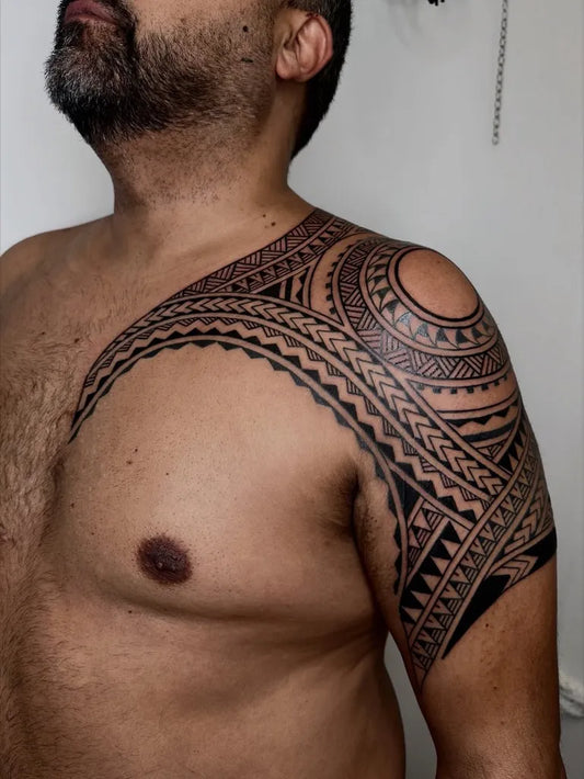 Big Tribal Geometric patterns on Men Shoulder Tattoo by @stefano_miani_tattoo