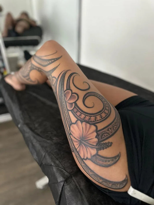Big Tribal Traditional Polynesian Patterns Hibiscus Flower Waves on Women Thigh Tattoo by @inkbyila