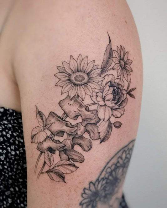 Medium Black and Grey Sunflower Peony Skull Tattoo on Women Shoulder by @yulight_tattoo