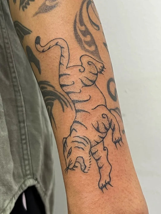 Medium Blackwork Tiger Men Arm Tattoo by @zoniworker
