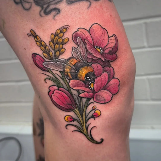 Medium Neo Traditional Bee Flowers on Women Knee Tattoo by @dlouisetattoo