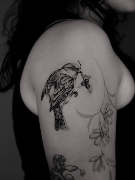 Small Black and Grey Bird with Bee and Flowers Tattoo on Women Shoulder by @yo_soy_vago