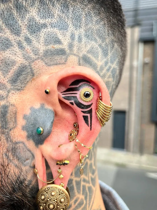 Small Blackwork Eye Tattoo on Men Behind the Ear by @edumandarina_tattoo
