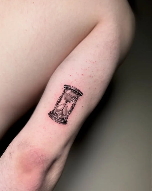 Small Blackwork Hourglass Tattoo on Men Arm by @ieiaccia_tattooer