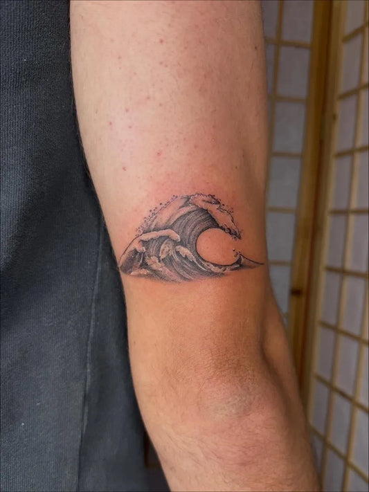 Small Blackwork Wave Tattoo on Men Arm by @albamartintattoo