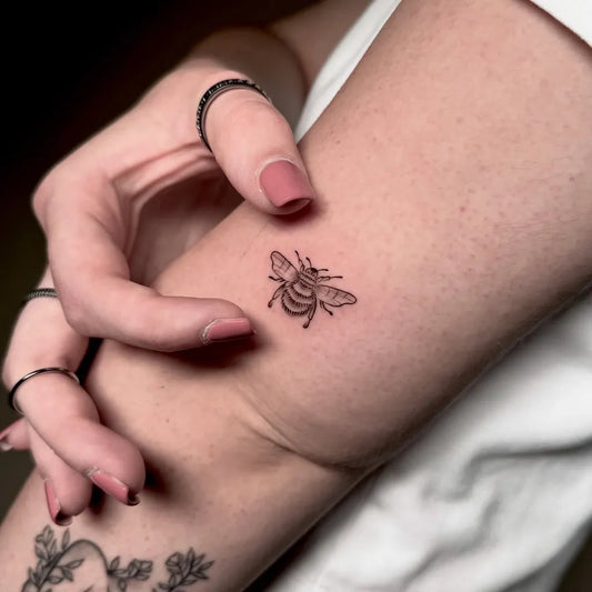Small Fine Line Bee on Women Forearm Tattoo by @ieiaccia_tattooer