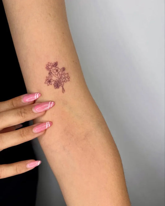 Small Minimalist Clover on Women Arm Tattoo by @cisilhkmt