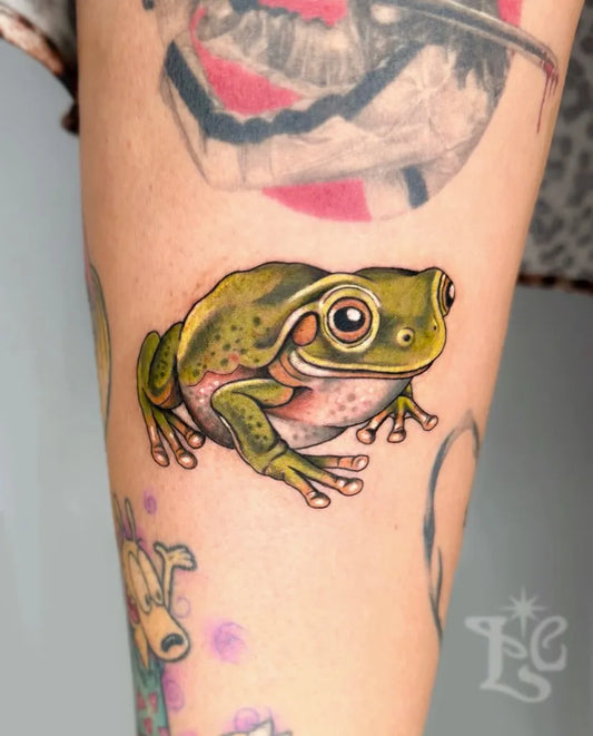 Small Neo Traditional Frog Tattoo on Women Thigh by @livcarotattoo