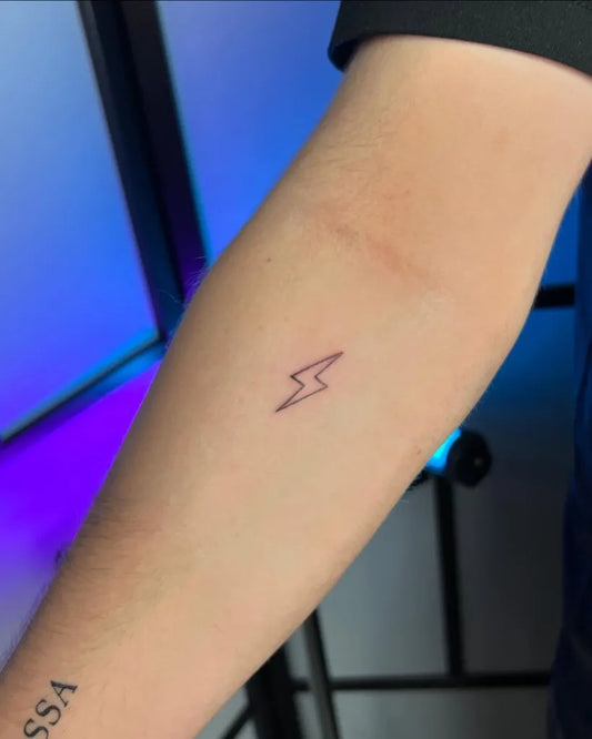 Tiny Blackwork Lightning Bolt Tattoo on Women Arm by @inkandfadeskvadrat