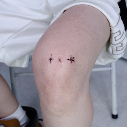 Tiny Fine Line three stars on Women Knee Tattoo by @tattooist_dulgi