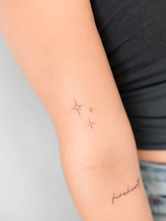 Tiny Minimalist Stars and Foreheart on Women Arm Tattoo by @caroline.beautificstudios