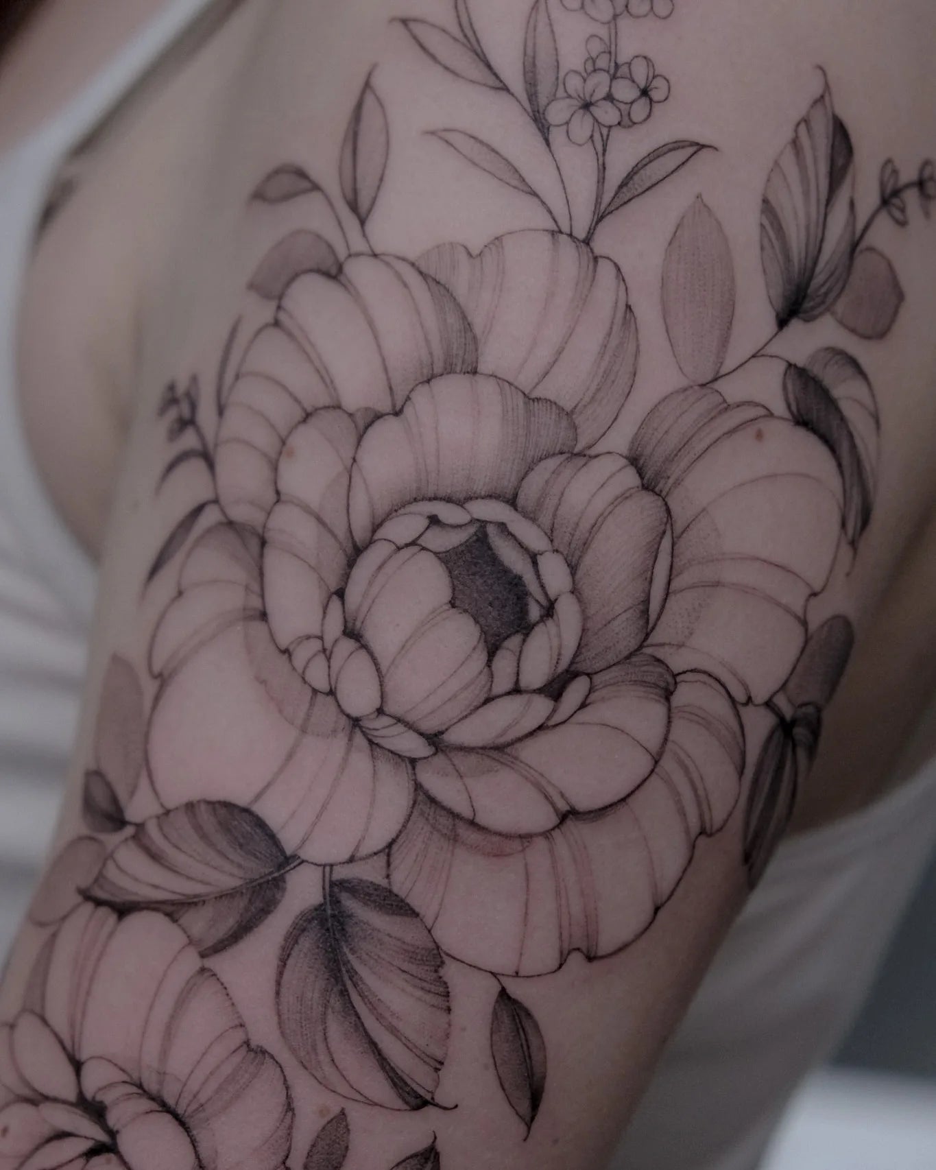 delicate fine line woman flowers tattoo