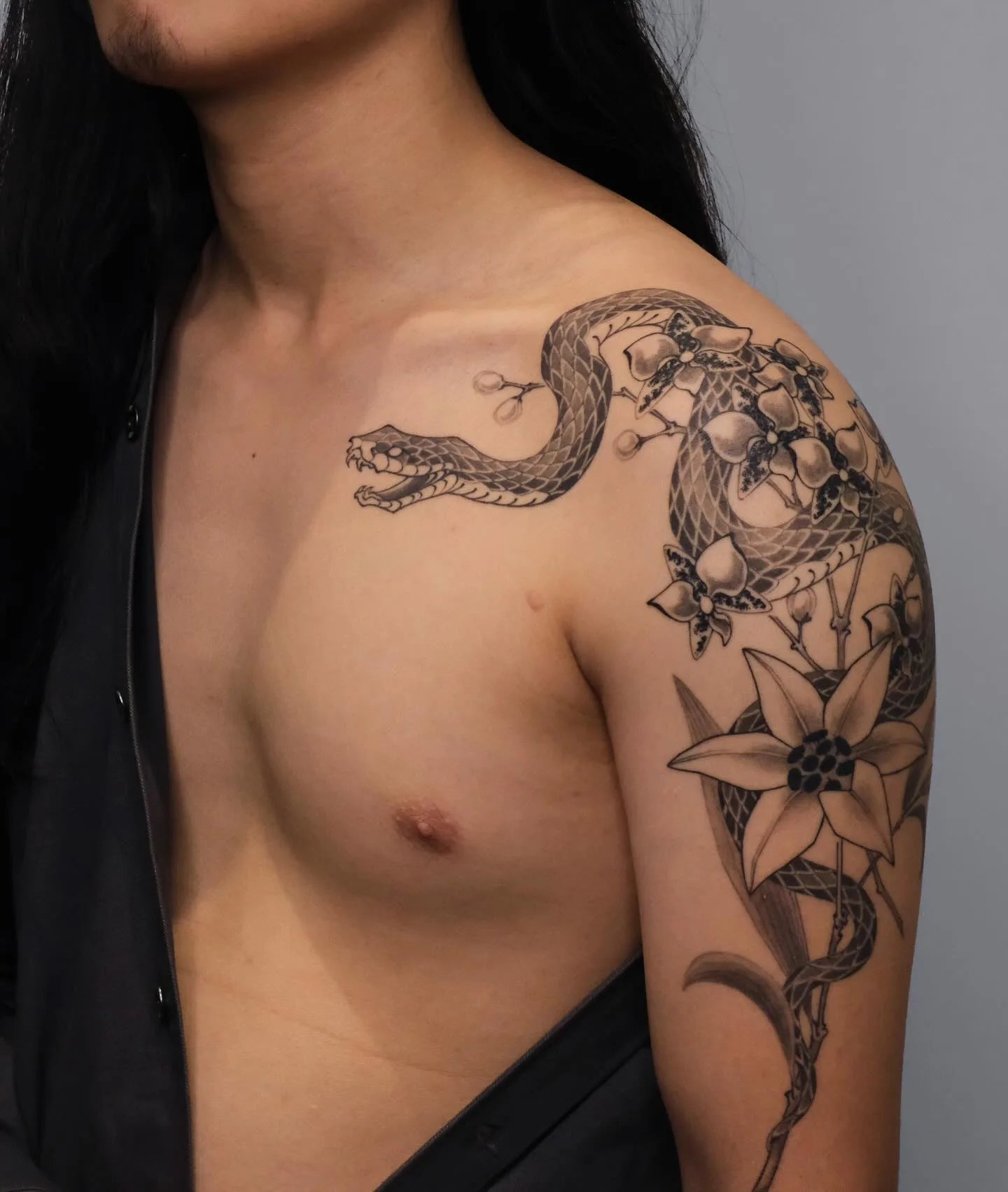 snake and flower man shoulder tattoo